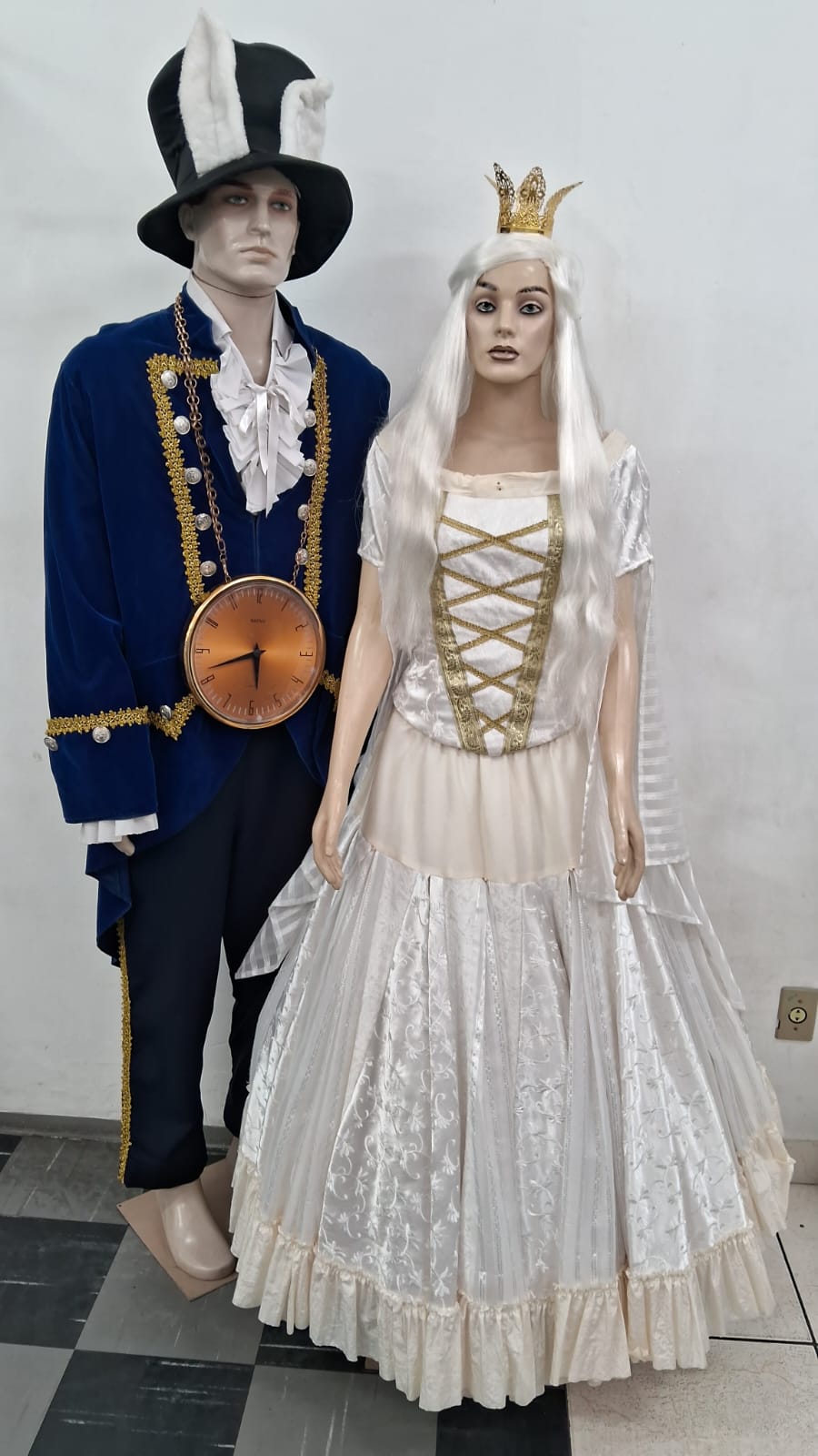 Coelho da Alice e Rainha Branca 